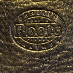 Roots Canada Black Pebbled Leather Crossbody Purse with adjustable strap